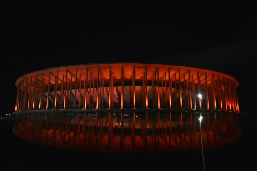 Brasília se ilumina de laranja contra exploração infantil