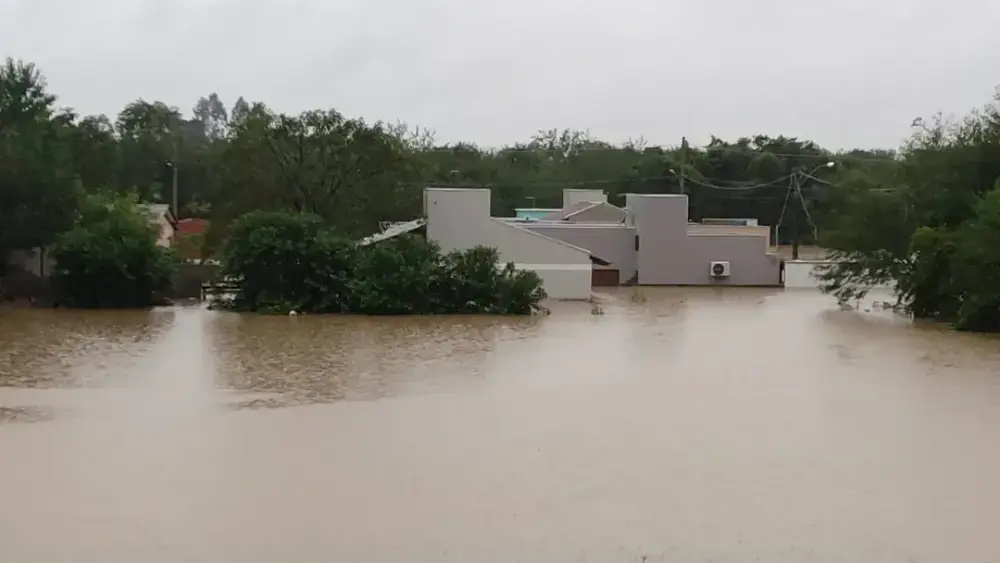 Chuva no RS: 1.200 desabrigados e 194 cidades com danos