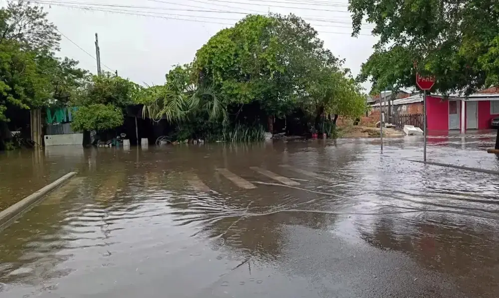 Cidade decreta emergência após chuvas com 500 desalojados no RS