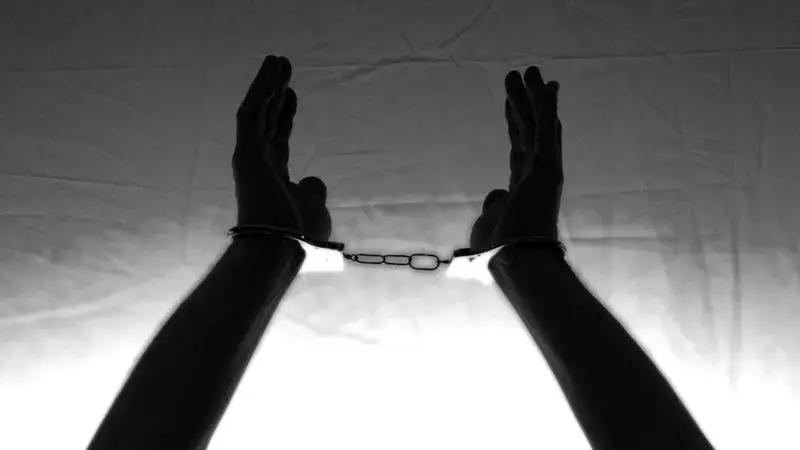 Homem mata pai de 90 anos a pauladas e é preso em Goiás