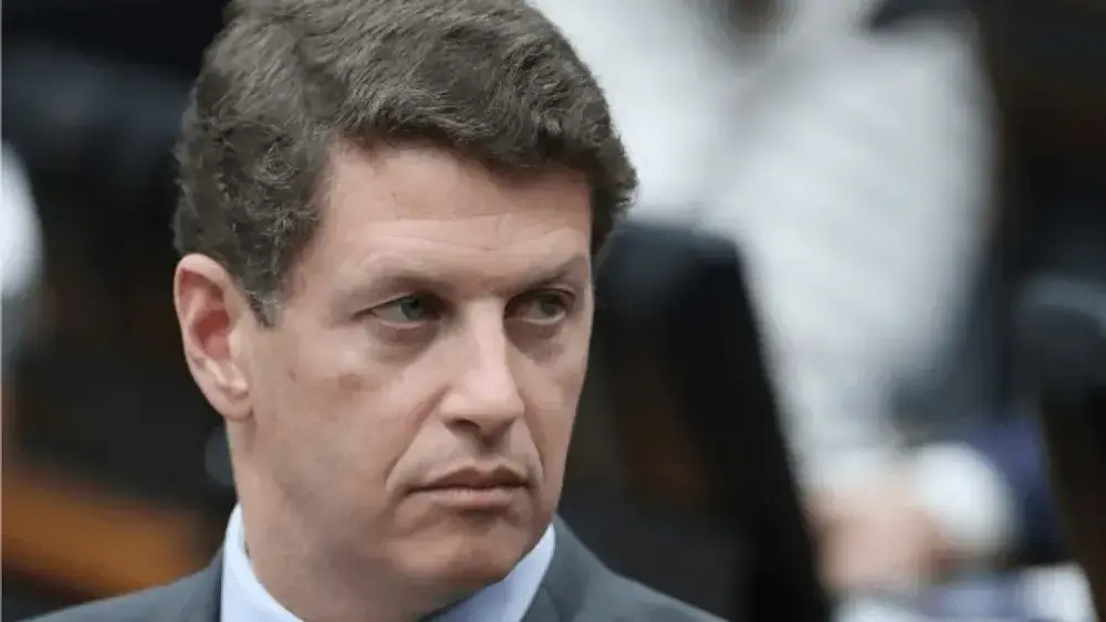Justiça tira do ar vídeo de Salles contra André do Prado