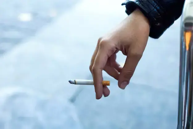 OMS alerta: sachês de nicotina avançam e miram jovens no mundo