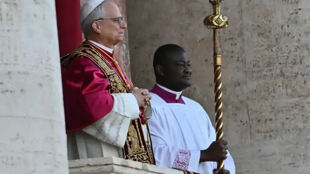 Papa promete tornar Igreja "lugar seguro" a vítimas de abusos
