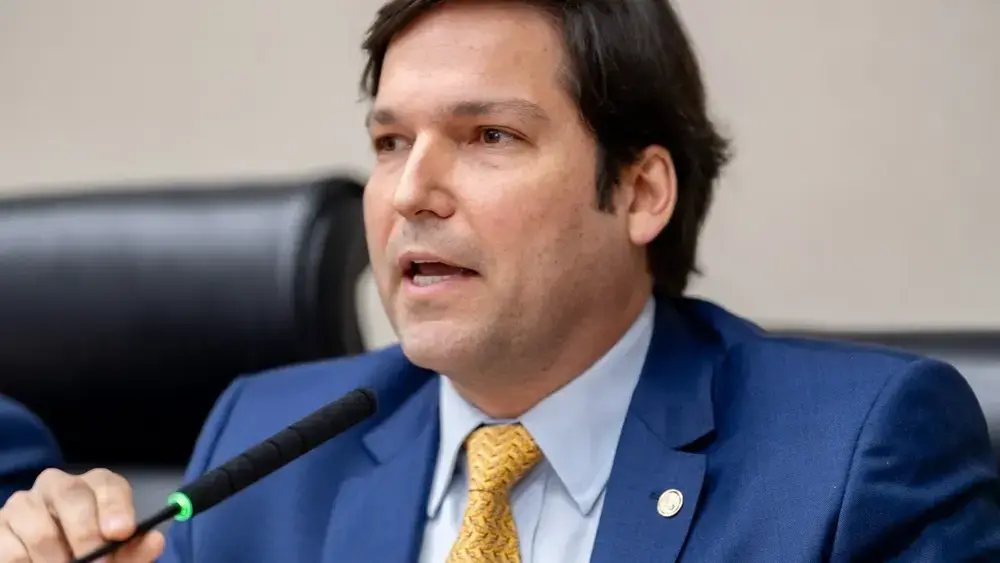 PL cria programa de empregabilidade para mães solo no DF
