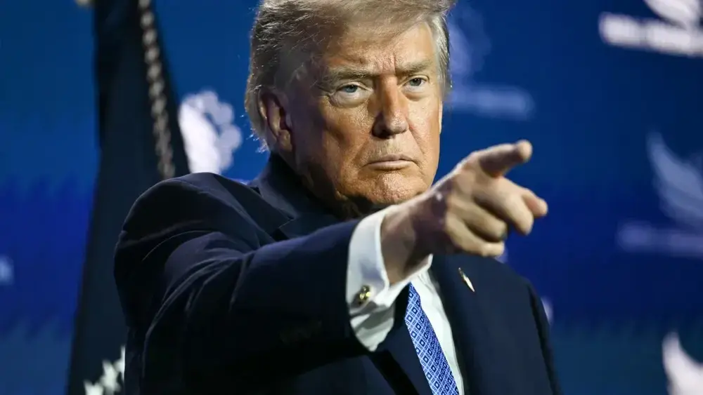 Trump pede cassação de licenças de emissoras que recusaram discurso